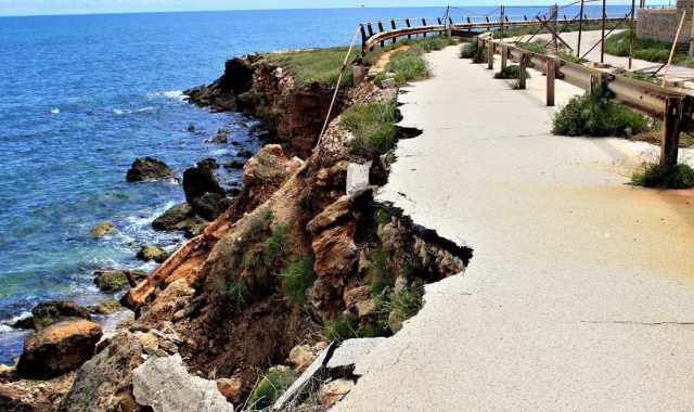 Bari, il dissesto della costa di Torre a Mare: Se non si interviene croller tutto